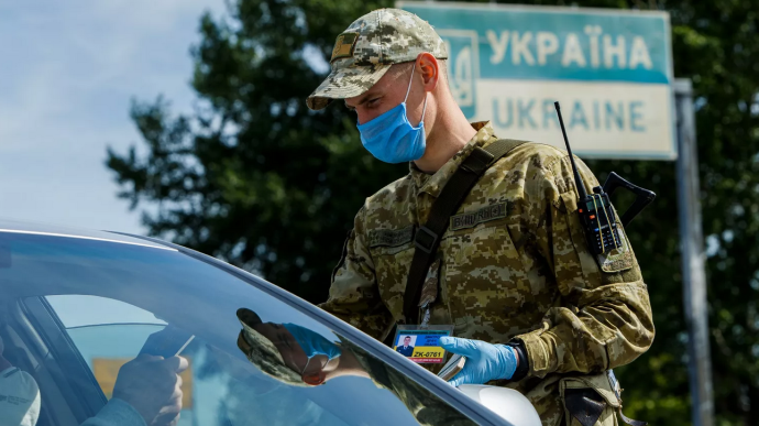 Пограничники объяснили, как будут пускать иностранцев в Украину, и правила самоизоляции