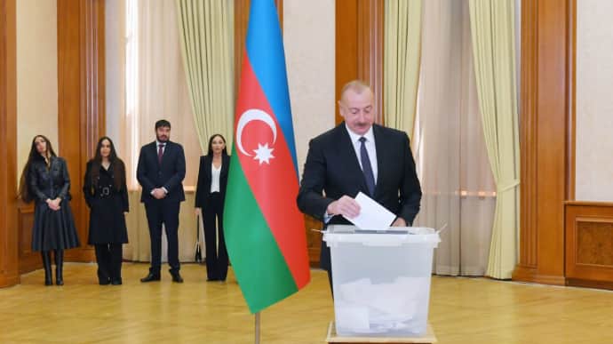 Алієв уп'яте перемагає на виборах в Азербайджані, в опозиції проти, Зеленський привітав