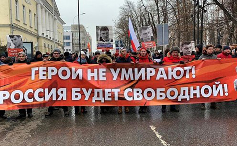 В РФ проходять акції пам'яті Нємцова: Герої не вмирають, Росія буде вільною! 