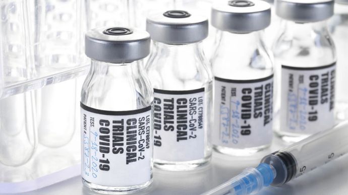 МОЗ чекає першу вакцину проти COVID у найближчу годину