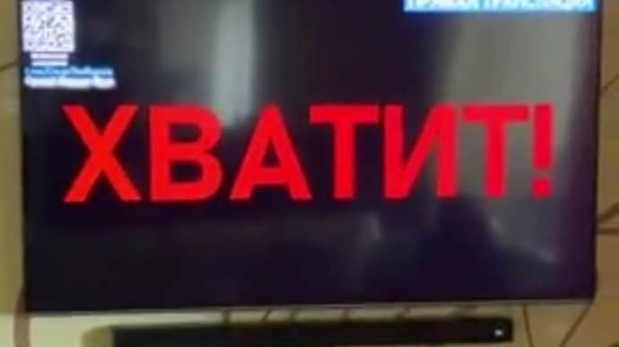 Hacked Russian TV channel shows Ukraine war footage instead of Moscow parade – photos