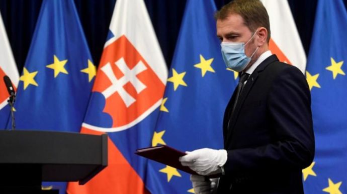 КС Словаччини частково призупинив закон про відстеження контактів хворих