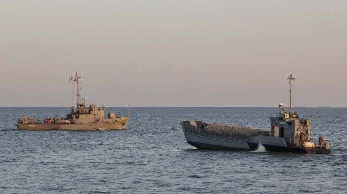 Українські кораблі виконали маневри у морі​, а Росія тренує свій флот