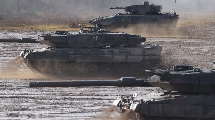 Запад пообещал Украине 321 танк – посол во Франции