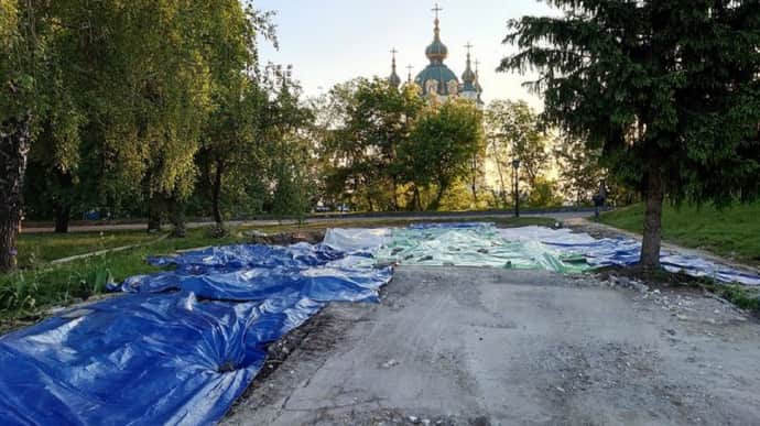 У Києві цієї ночі знесли храм-МАФ незаконно побудований у буферній зоні ЮНЕСКО