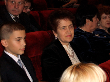Людмила Янукович посетила фестиваль с внуком Виктором. Фото - Новости Донбасса.