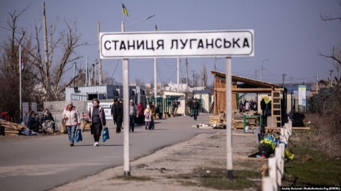 Більшість українців вважає жителів ОРДЛО і Криму жертвами – опитування