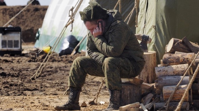 Окупант в перехопленні скаржиться, що армія РФ перестала платити за поранення 