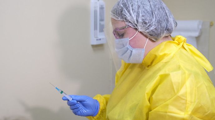 Одну дозу вакцини від коронавірусу отримали вже понад 11 мільйонів українців