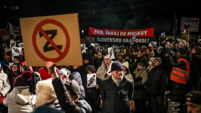 У Братиславі люди вийшли на протест проти зовнішньої політики Фіцо