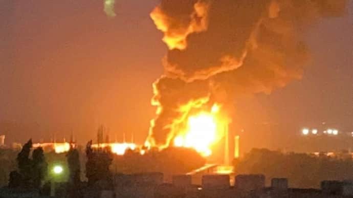Night fires at oil depots in Russia's Rostov Oblast are Ukrainian Security Service operation, UP source says – video