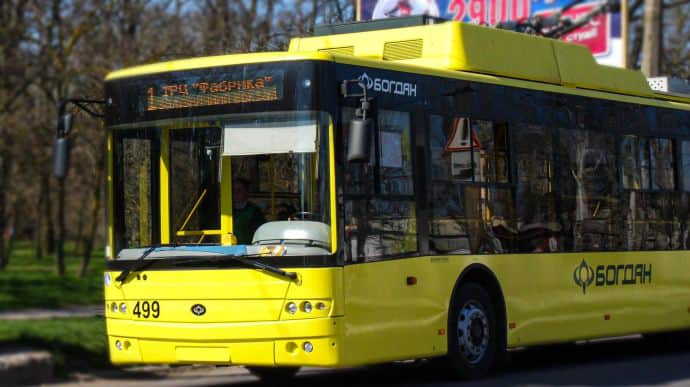 Kherson temporarily suspends trolleybus traffic after Russian attacks