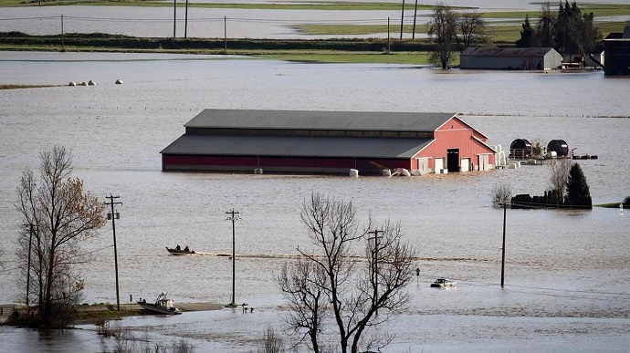 Из-за наводнений в Канаде погибла женщина, в США – тысячи людей без электричества