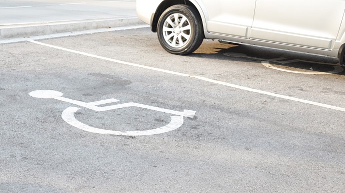 Рада зробить більш реальним штраф за паркування у місцях для осіб з інвалідністю