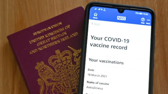 Велика Британія відмовилася від запровадження паспортів вакцинації