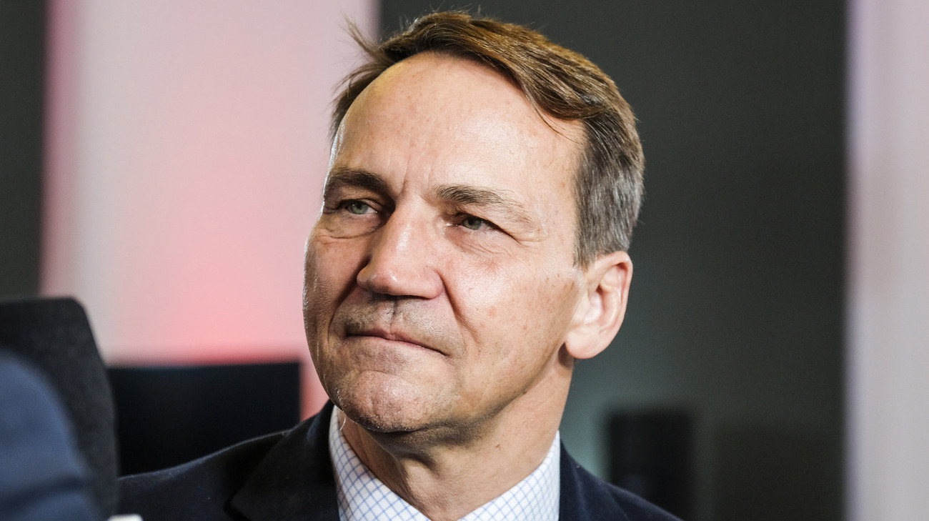Polish foreign minister sharply responds to far-right leader's outrage over Starlink for Ukraine