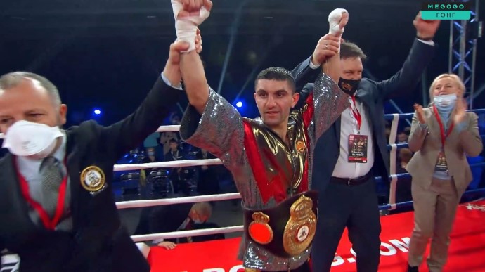 Бокс: украинец Далакян эффектным нокаутом защитил титул чемпиона мира