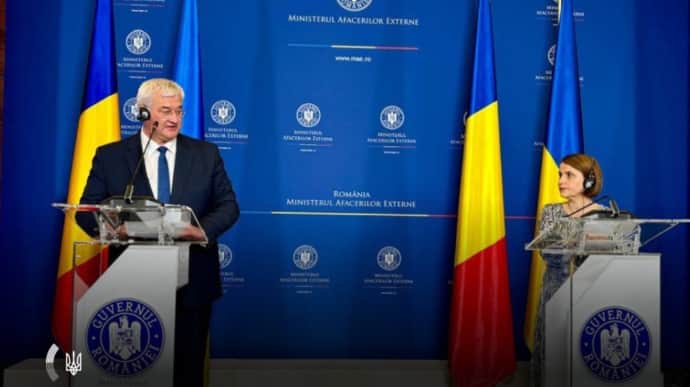 Ukraine's foreign minister arrives in Romania on first official visit – photos