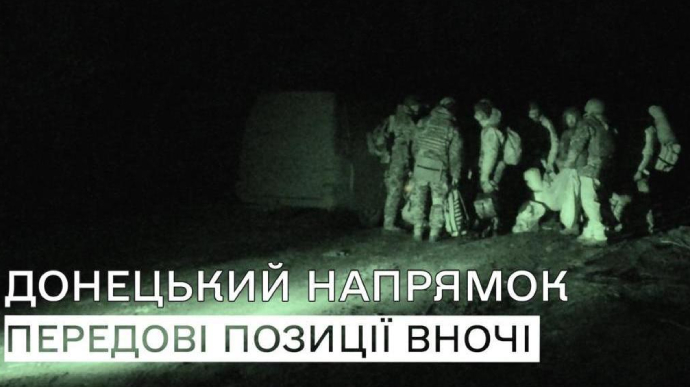 Прикордонники показали ніч на передовій в районі Донецька: обстріли нон-стоп, фосфор, дрони