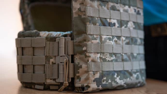 Ukraine's Defence Ministry tests new lightweight model of body armour – photos