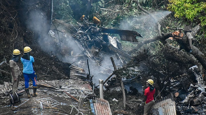 В Индии разбился вертолет, среди погибших начальник штаба обороны