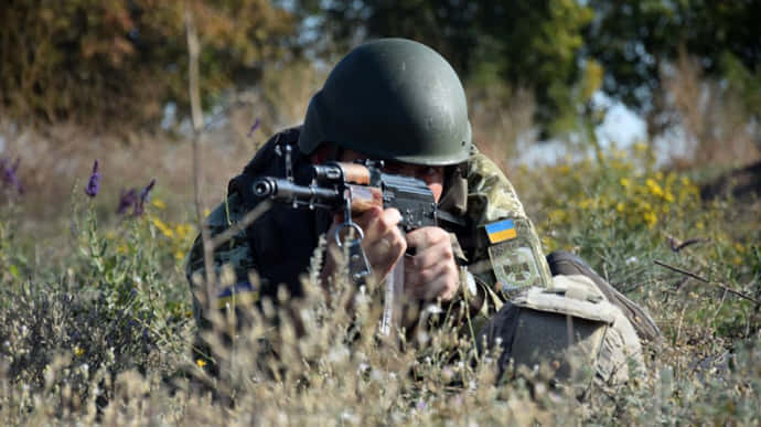 Бойовики скинули гранату з дрона на Донбасі: один військовий поранений 