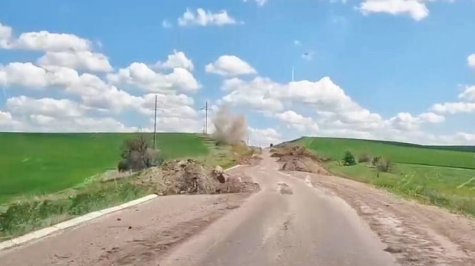 Lysychansk-Bakhmut road too dangerous to drive on due to Russian shelling - Haidai