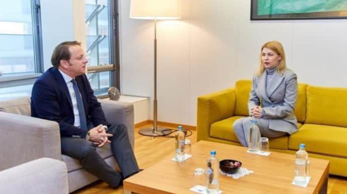 Переговори про вступ України до ЄС: Стефанішина обговорила деталі з єврокомісаром