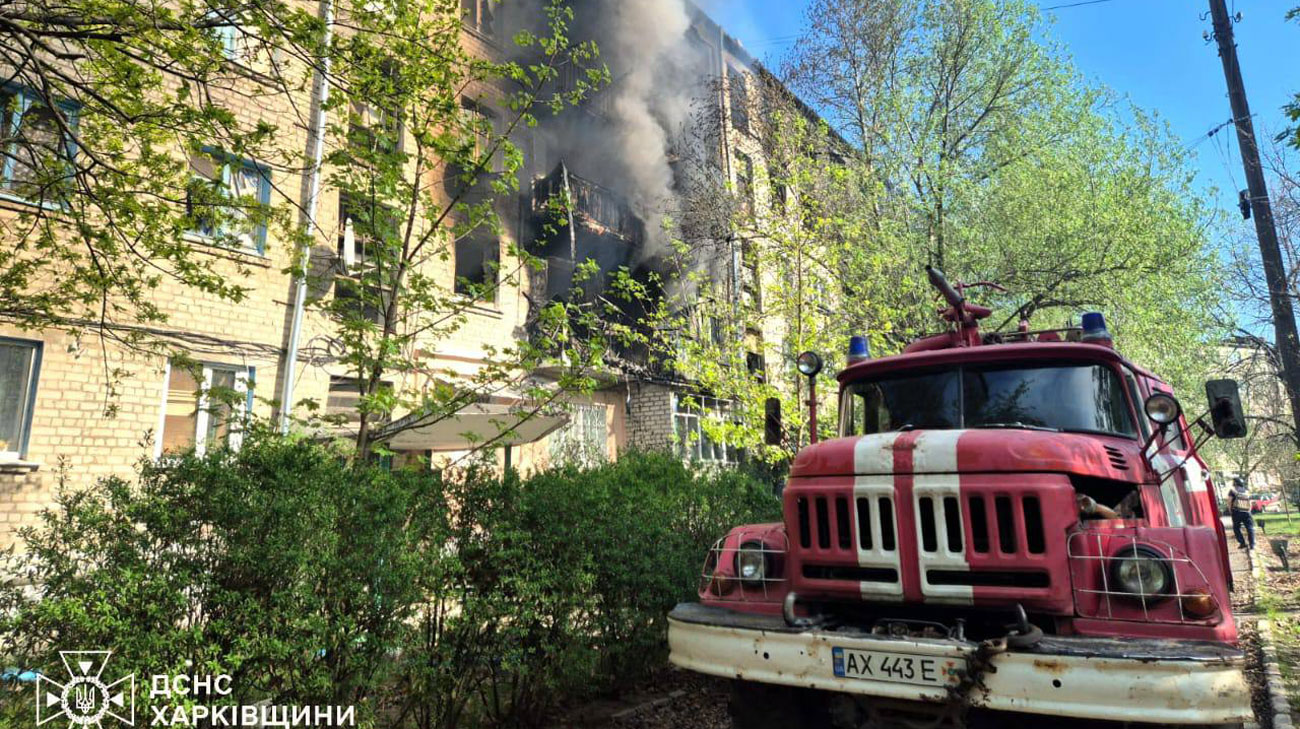 Russians attack Kharkiv and Dnipropetrovsk oblasts: apartments and plant on fire – photos