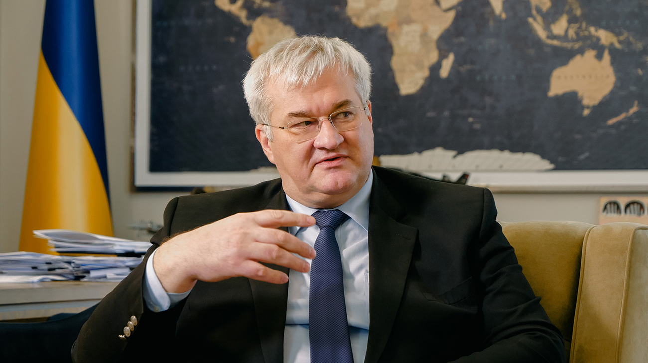 Ukraine's foreign minister discusses sanctions pressure on Russia with his newly appointed Canadian counterpart