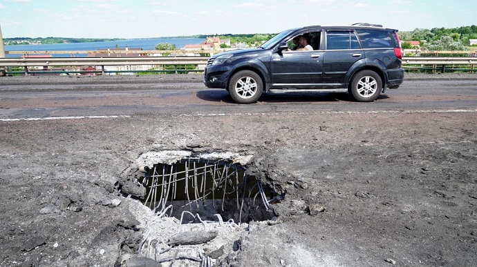 Occupiers stop restorations on Antonivka bridge – Russian media