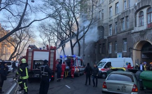 Кількість жертв пожежі в Одесі росте, в лікарні померла жінка 