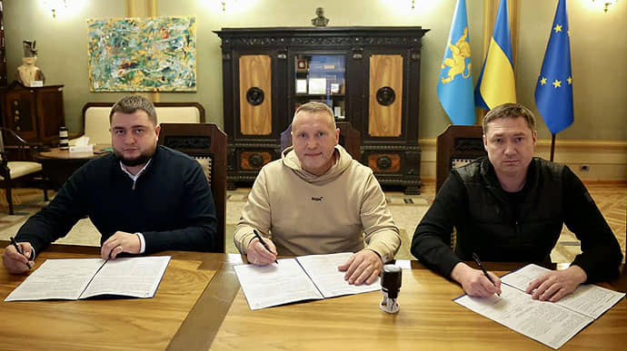 Голова Львівщини відмежувався від скандалу з Гринкевичем, з яким підписував угоди і позував на фото 