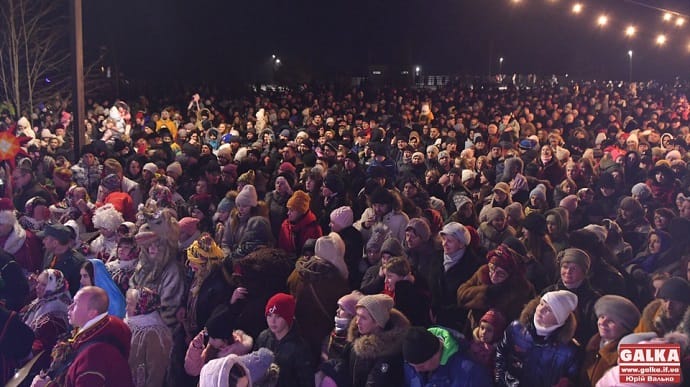 Рекорд на Івано-Франківщині: майже 4,5 тисячі осіб виконали колядку