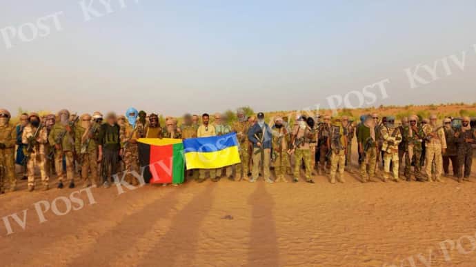 Tuaregs photographed with Ukrainian flag after defeating Wagnerites in Mali