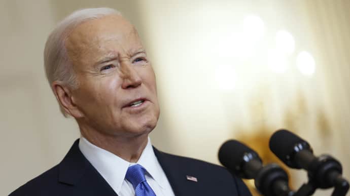 Biden says soldiers in trenches in Ukraine's east cheered when US voted to approve military aid for Ukraine