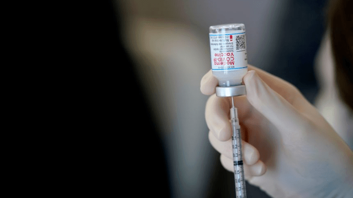 Половина американцев вакцинировались от COVID-19