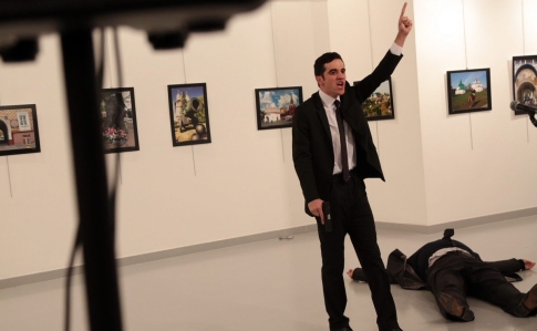 Поранений в Туреччині посол РФ помер