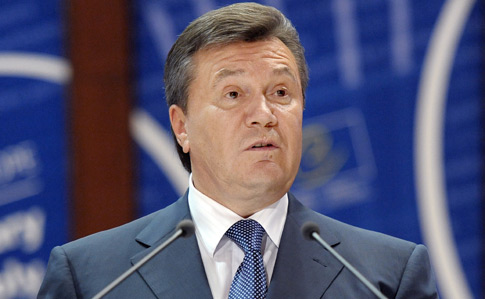 Адвокат назвал адрес Януковича, и говорит, что тот ездит по командировкам