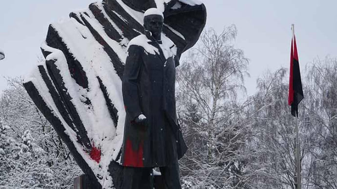 Пам’ятник Бандері пошкодили у Тернополі