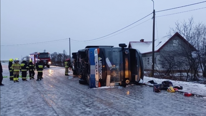 Bus carrying 59 Ukrainians rolls over in Poland – photo