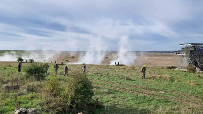 СМИ: После жалоб на шум в Британии сократили количество учений украинских военных