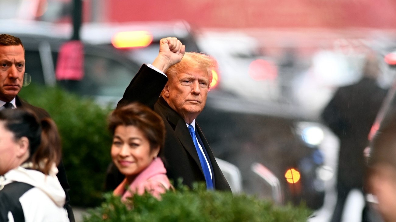 Трамп увеличил отрыв от Байдена в опросе избирателей - Reuters ...