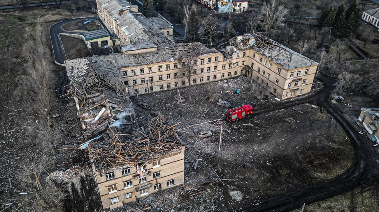 Attack on Selydove: rescue workers and police post photos of aftermath – photo, video