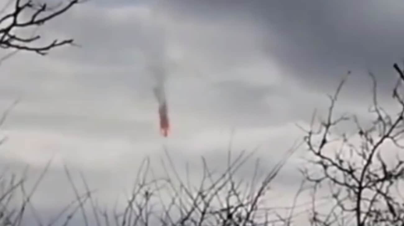 Russian pilot flies his damaged warplane towards village in Luhansk ...
