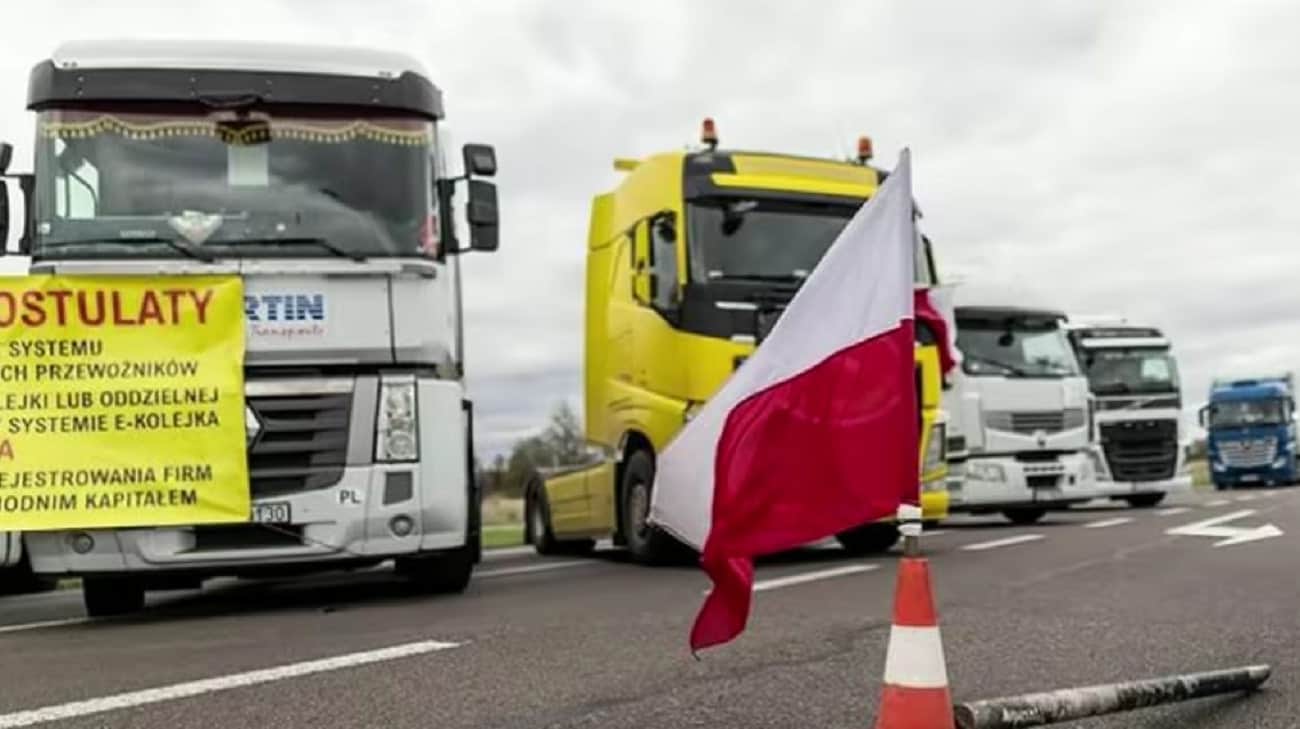 Lenkijos ūkininkai nuo penktadienio iš dalies uždarys eismą pasienyje su Lietuva