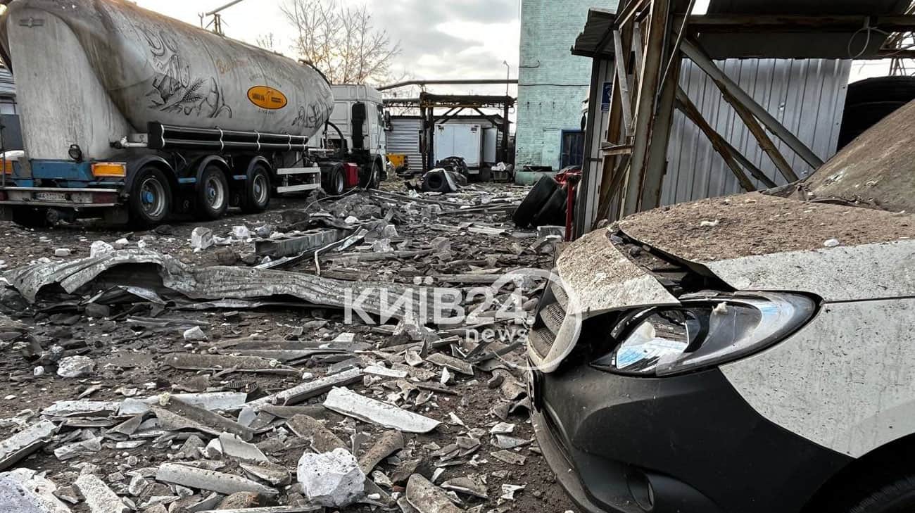 В Киеве обломки ракеты упали на детсад и жилой дом, горят машины. Есть  пострадавшие | Украинская правда