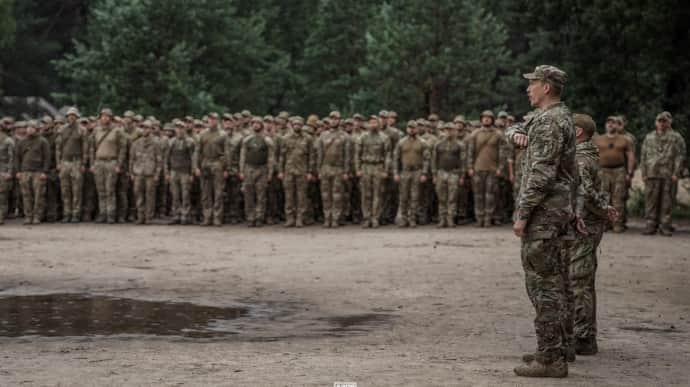 Commandant Azov-brigade bedankt VS voor toestemming voor gebruik van door de VS geleverde wapens - video