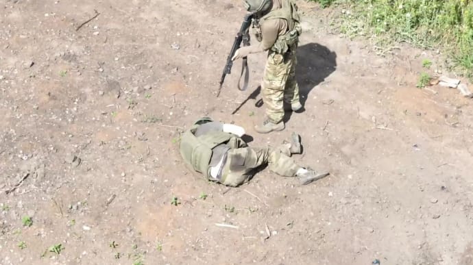 Russian propaganda video purports to show Ukrainian soldier killing a fellow soldier, but shows two Russian soldiers