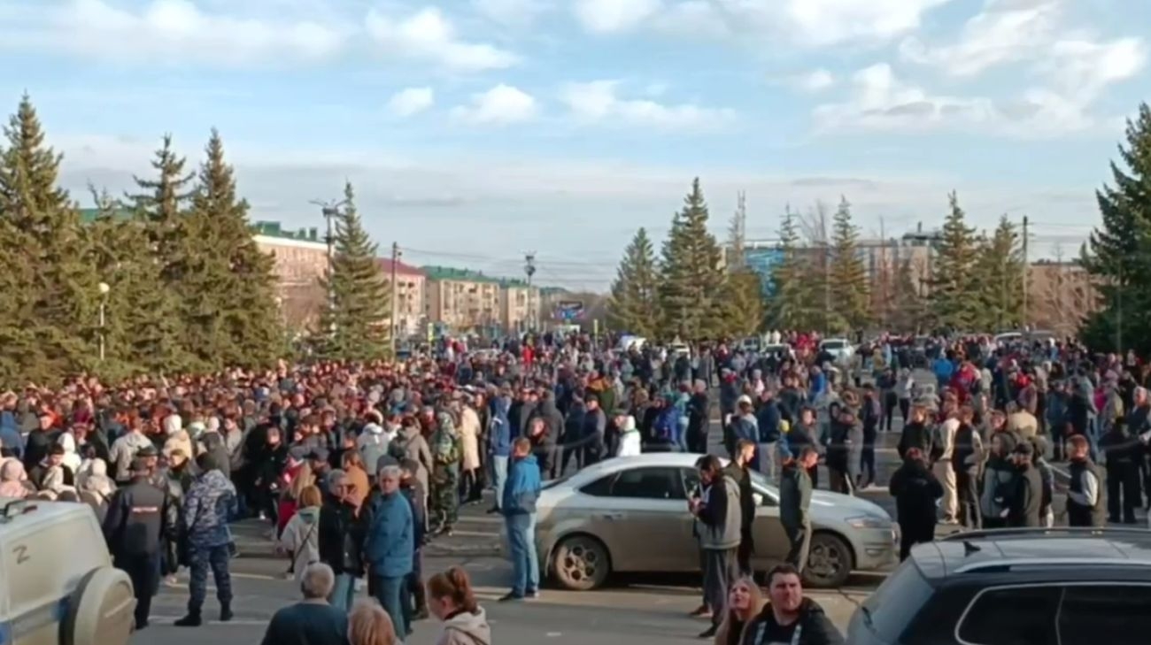 ''Путин помоги'': недовольные россияне вышли на митинг из-за наводнения ...